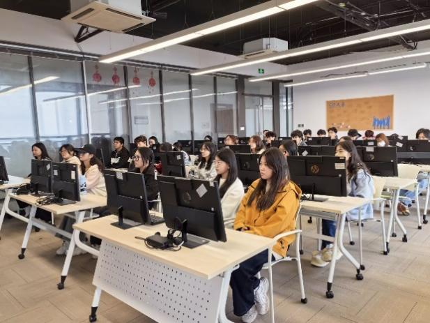 走進(jìn)前沿，啟航未來 計(jì)算機(jī)工程學(xué)院新生赴中軟國際與同濟(jì)人工智能研究院開展專業(yè)認(rèn)知實(shí)習(xí)